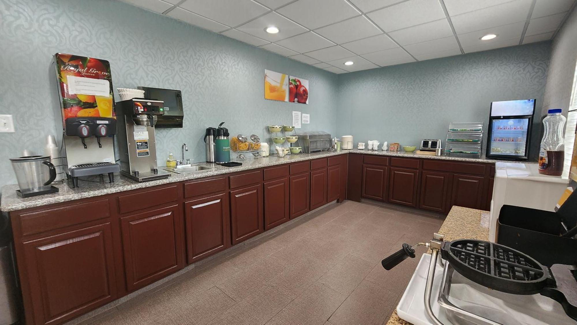 Quality Inn Dublin I-81 Экстерьер фото