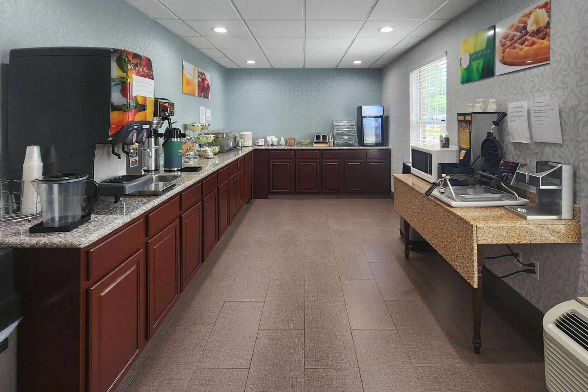 Quality Inn Dublin I-81 Экстерьер фото