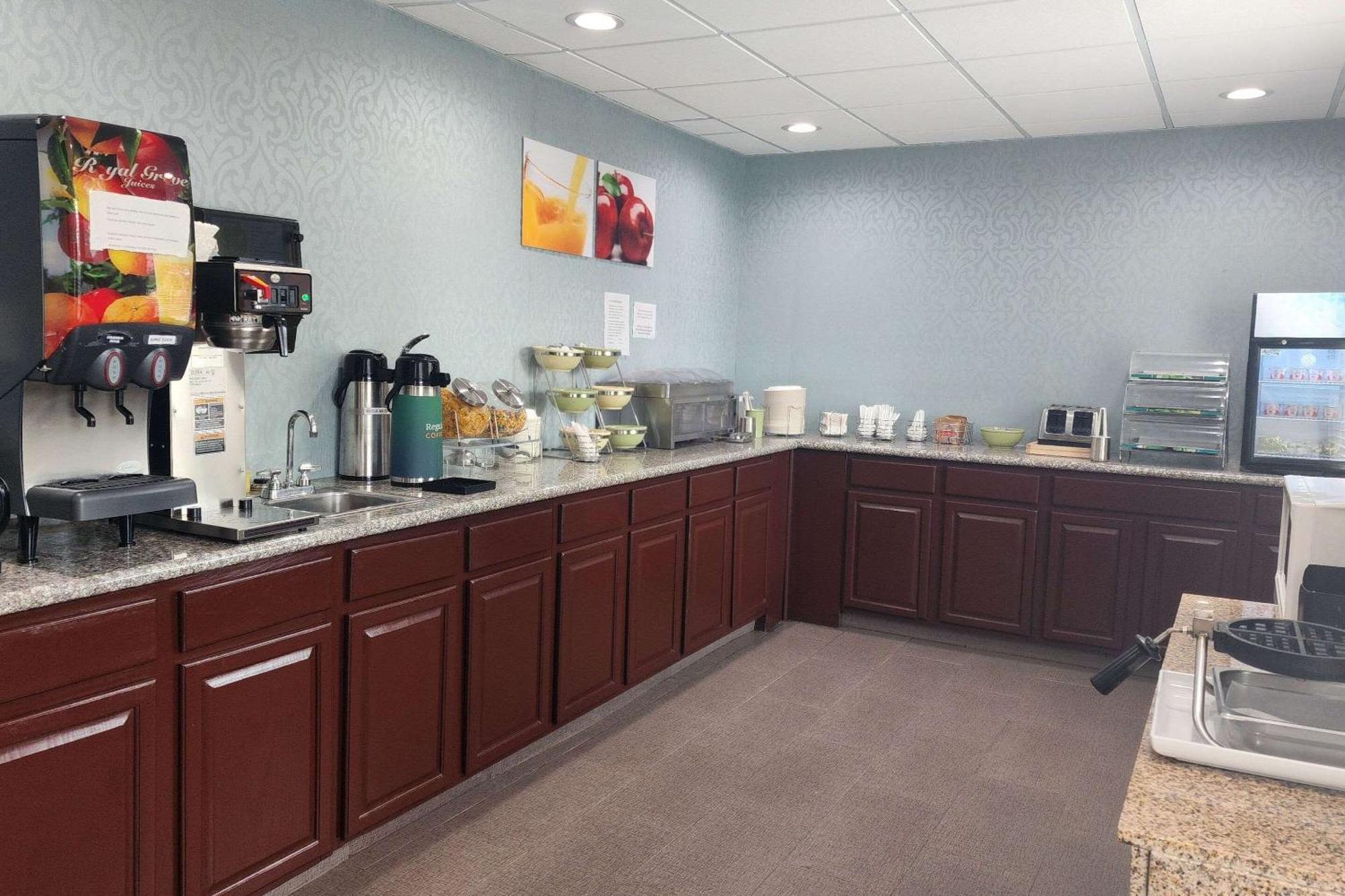 Quality Inn Dublin I-81 Экстерьер фото