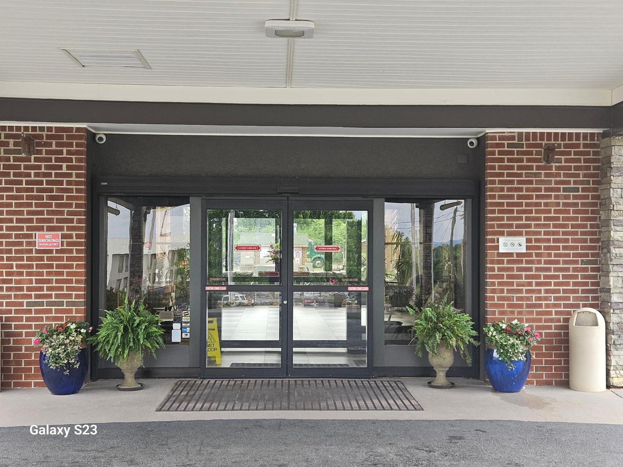 Quality Inn Dublin I-81 Экстерьер фото