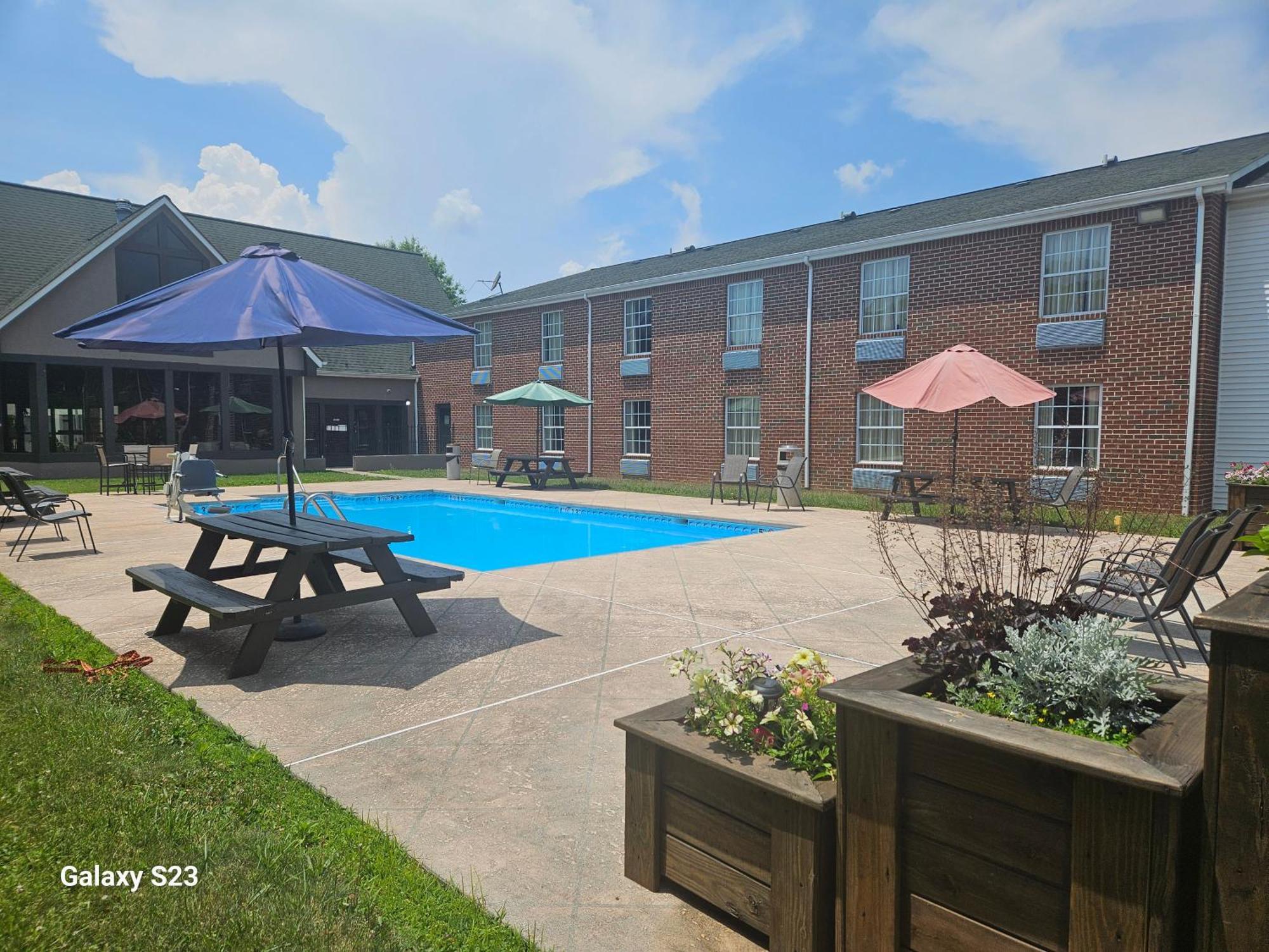 Quality Inn Dublin I-81 Экстерьер фото