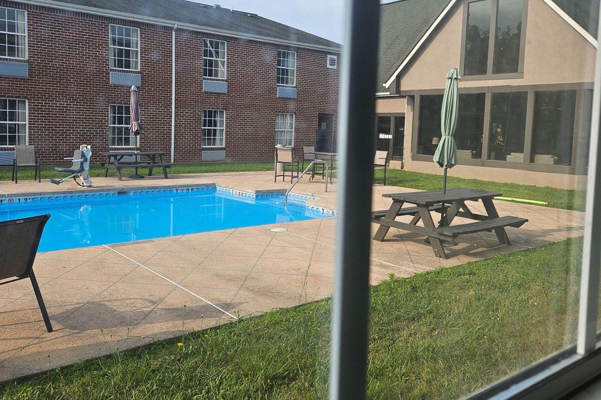 Quality Inn Dublin I-81 Экстерьер фото